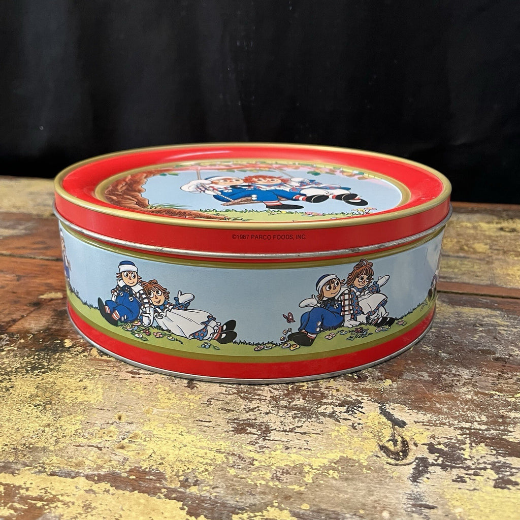 Vintage 1987 Panco Foods Raggedy Ann and Raggedy Andy 12” Tin round metal cookie