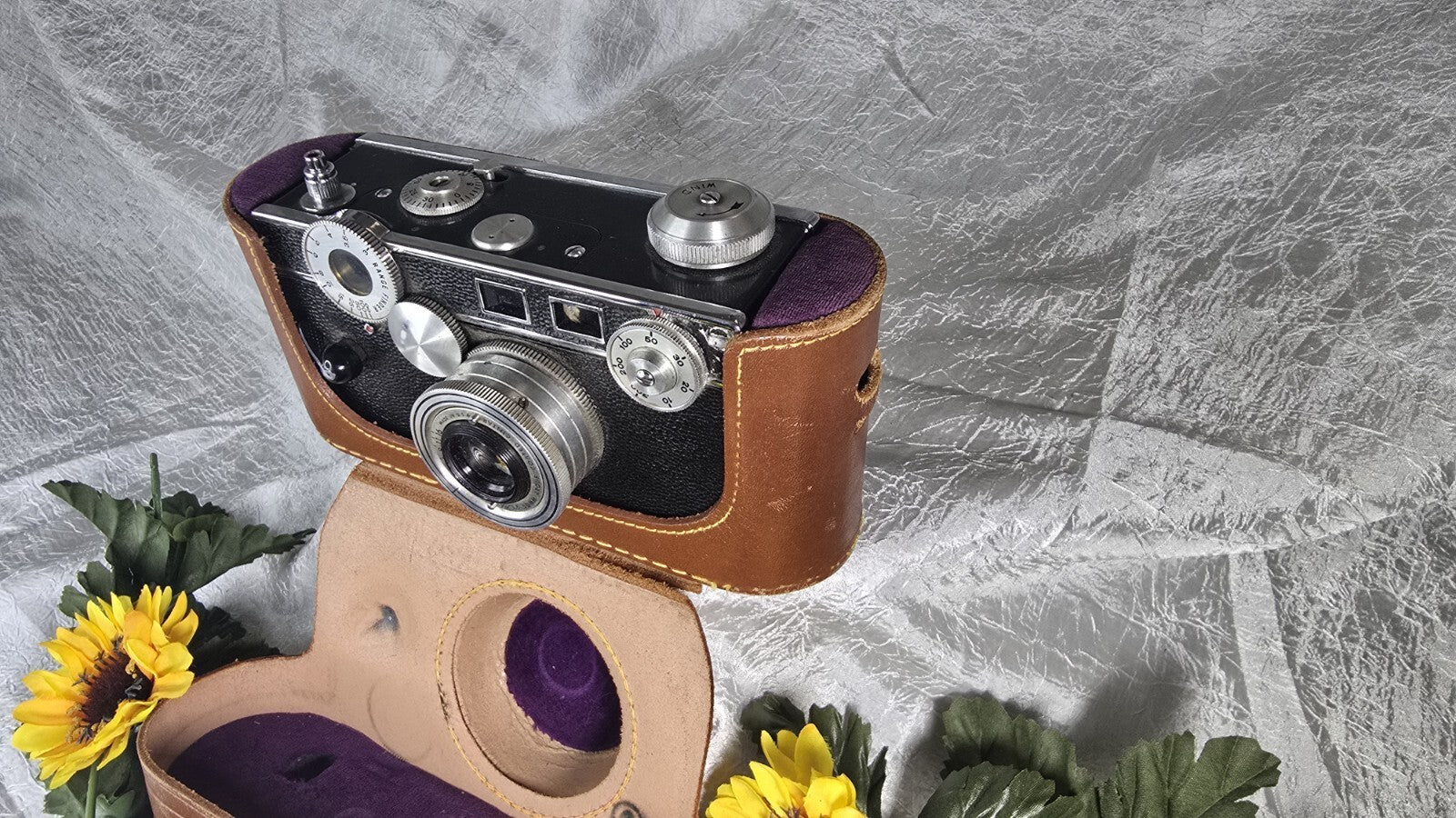 Vintage Aurgus 35mm Camera With Original Leather Case