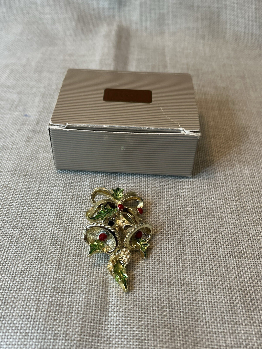 vintage avon collection of jewelry. 9 Pairs Of Earrings And One Brooch.