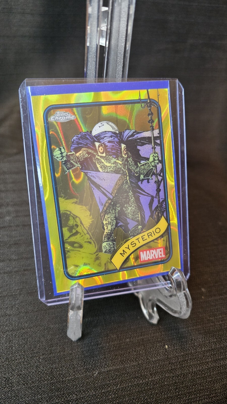 2025 Topps Chrome Marvel Mysterio #115 Yellow Lava Refractors