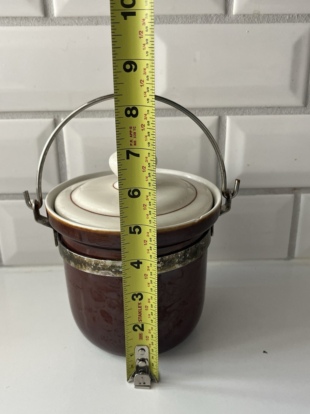 vintage hall pottery Bean Pot 473-H Brown Glaze. **chip