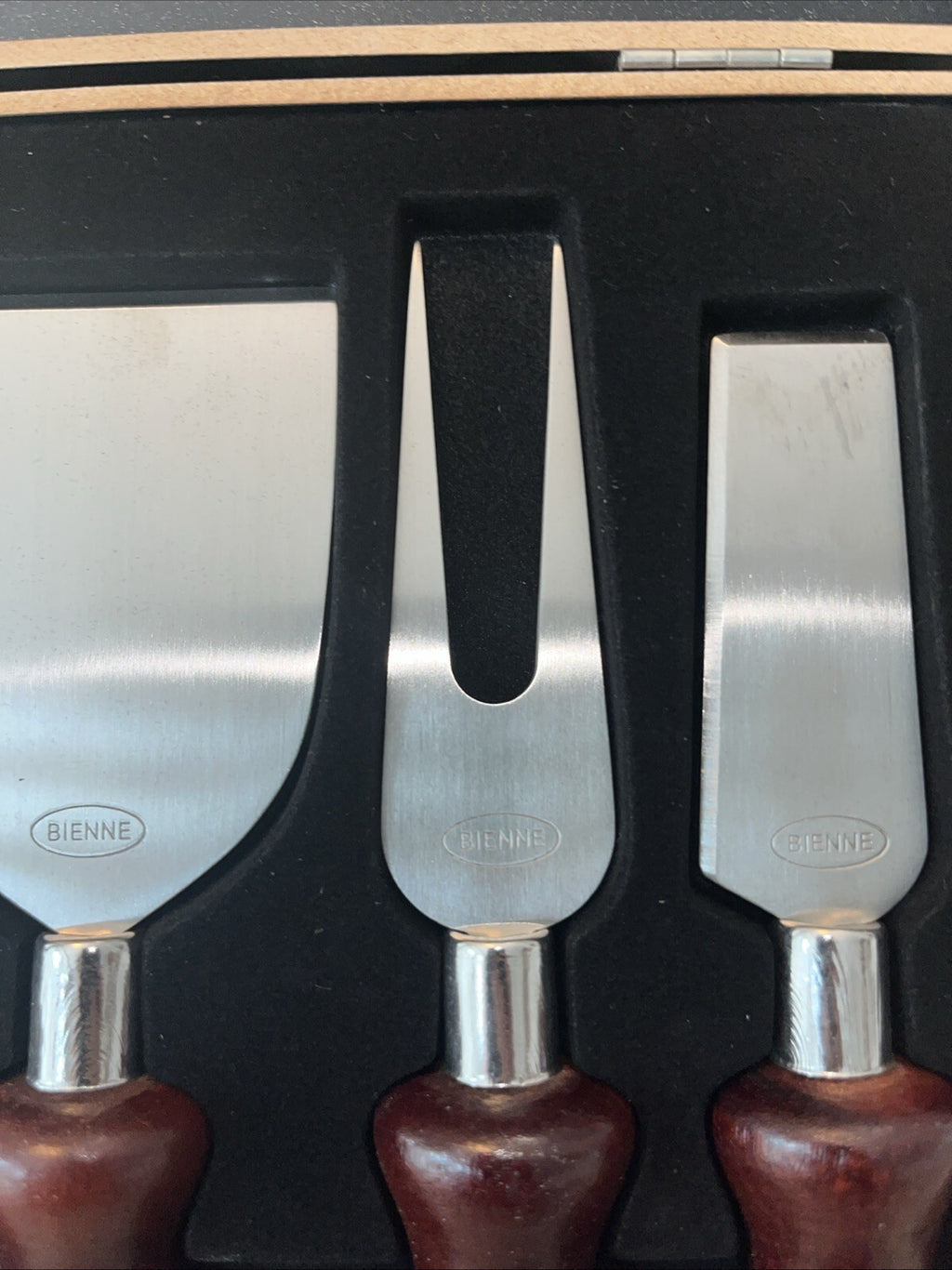 Bienne 4 pc Redwood Cheese Knife Set in Box Club Promo Gift Set