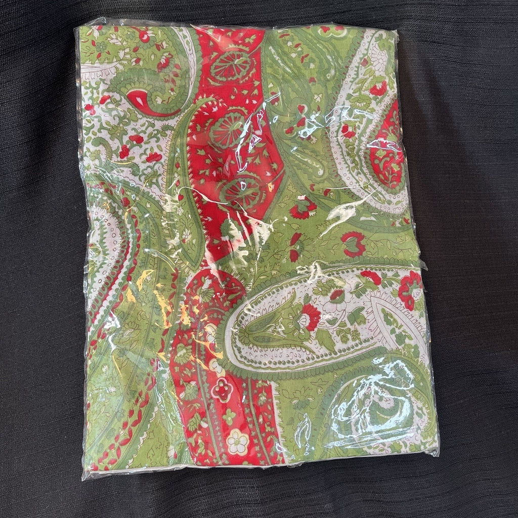 White Pine Red And Green Paisley Tablecloth. 50x 72 New In Package