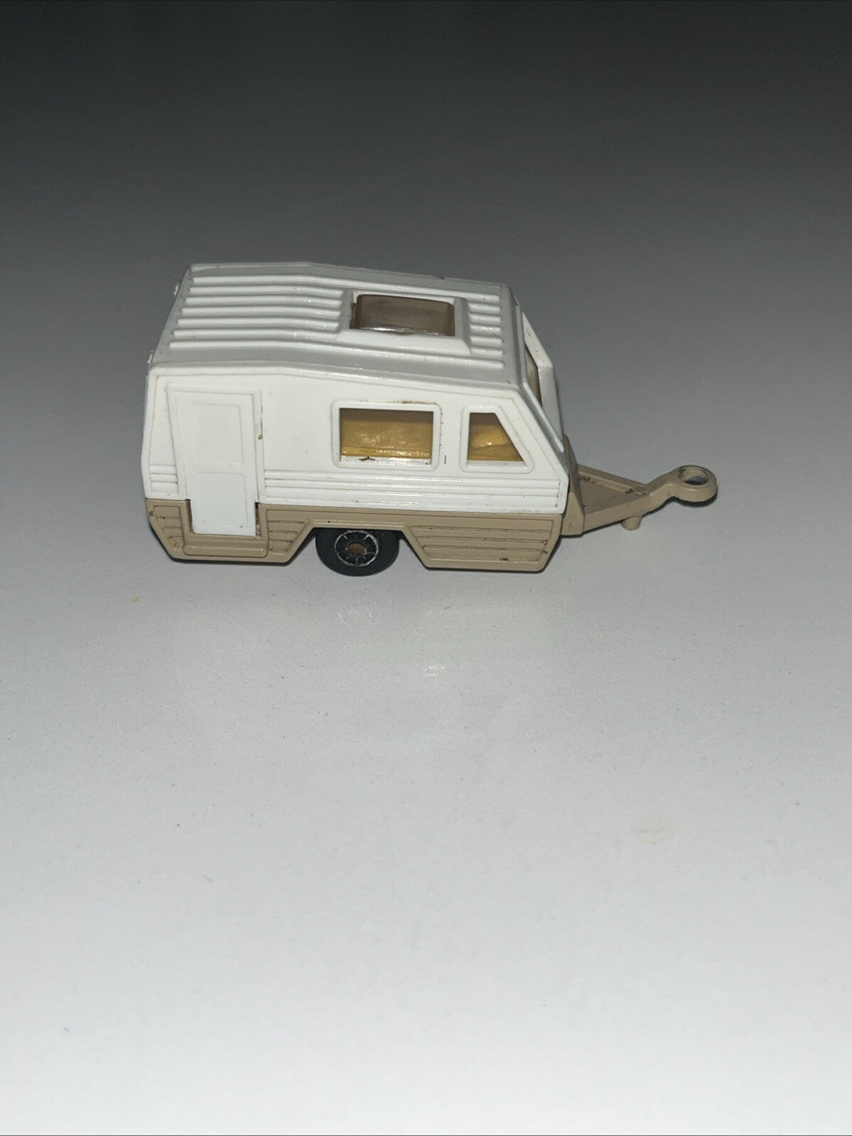 Vintage Maisto Camper Trailer White Tan 1:64 Scale Tag Along Camping Bumper Pull