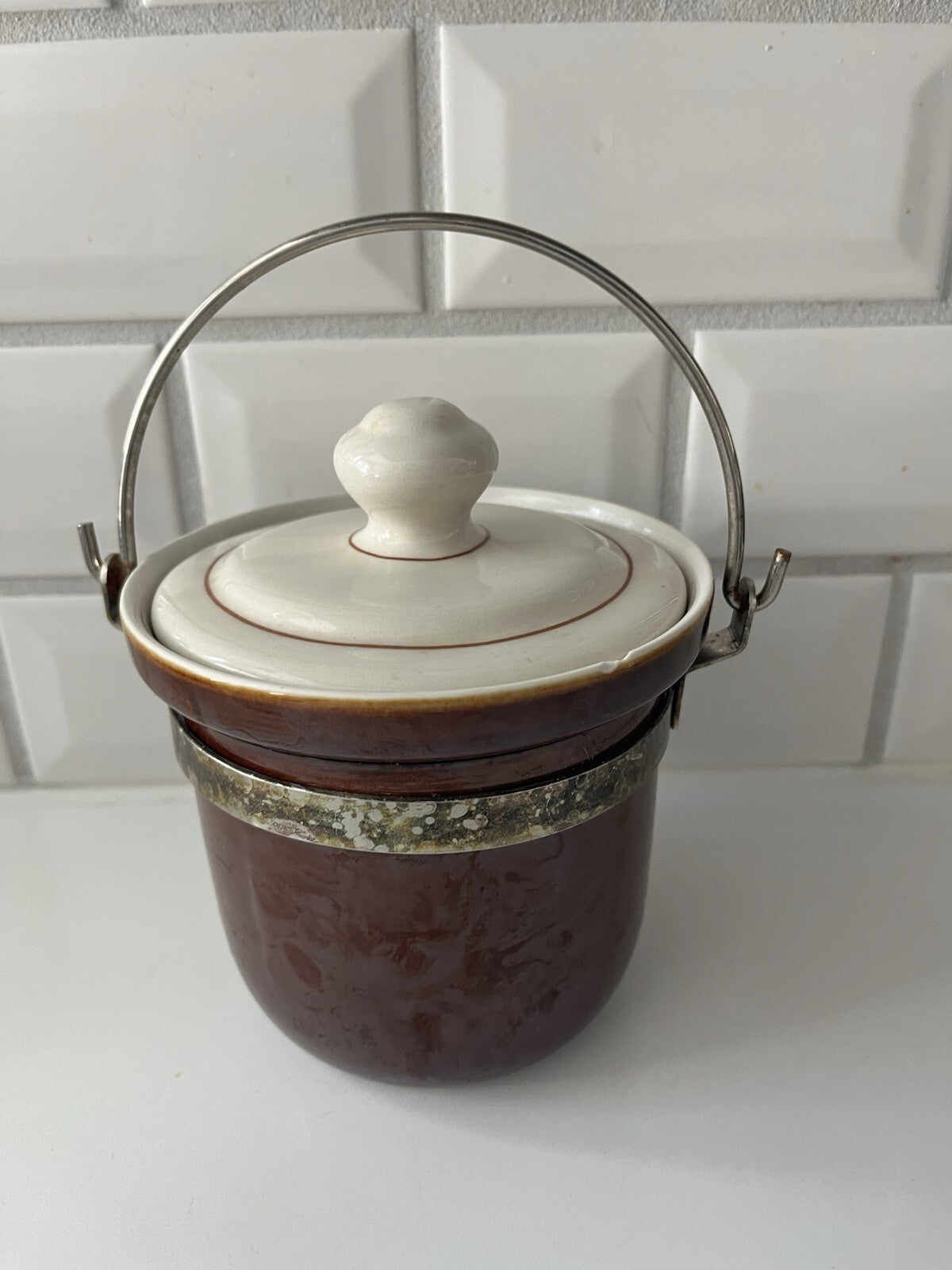 vintage hall pottery Bean Pot 473-H Brown Glaze. **chip