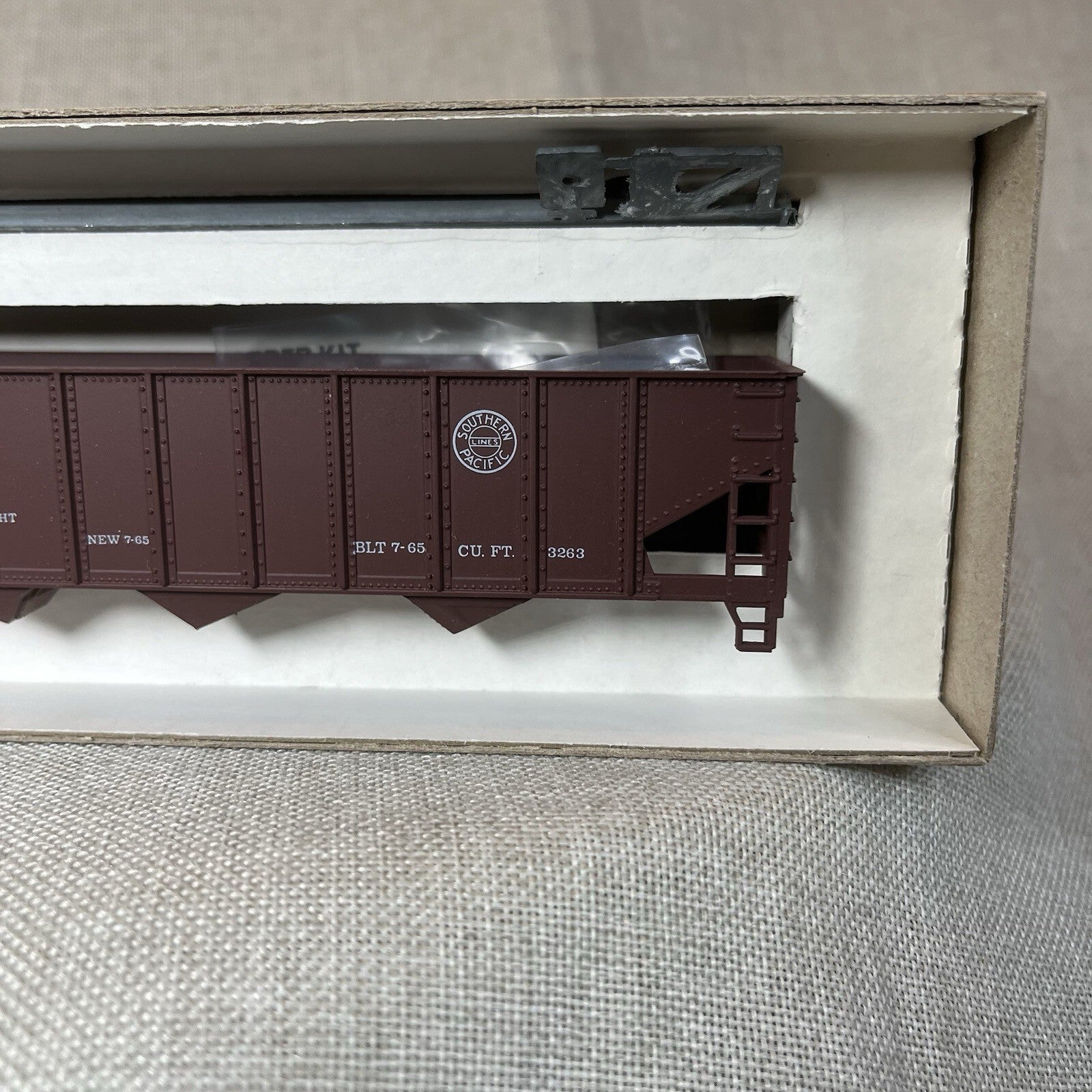 Roundhouse HO 3 Bay 1485 Hopper  Southeen Pacific 13275