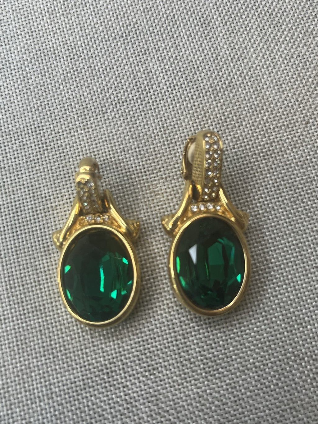 COSTUME jewelry clip on earrings. Green &yellow Stone, Pearl, filigree