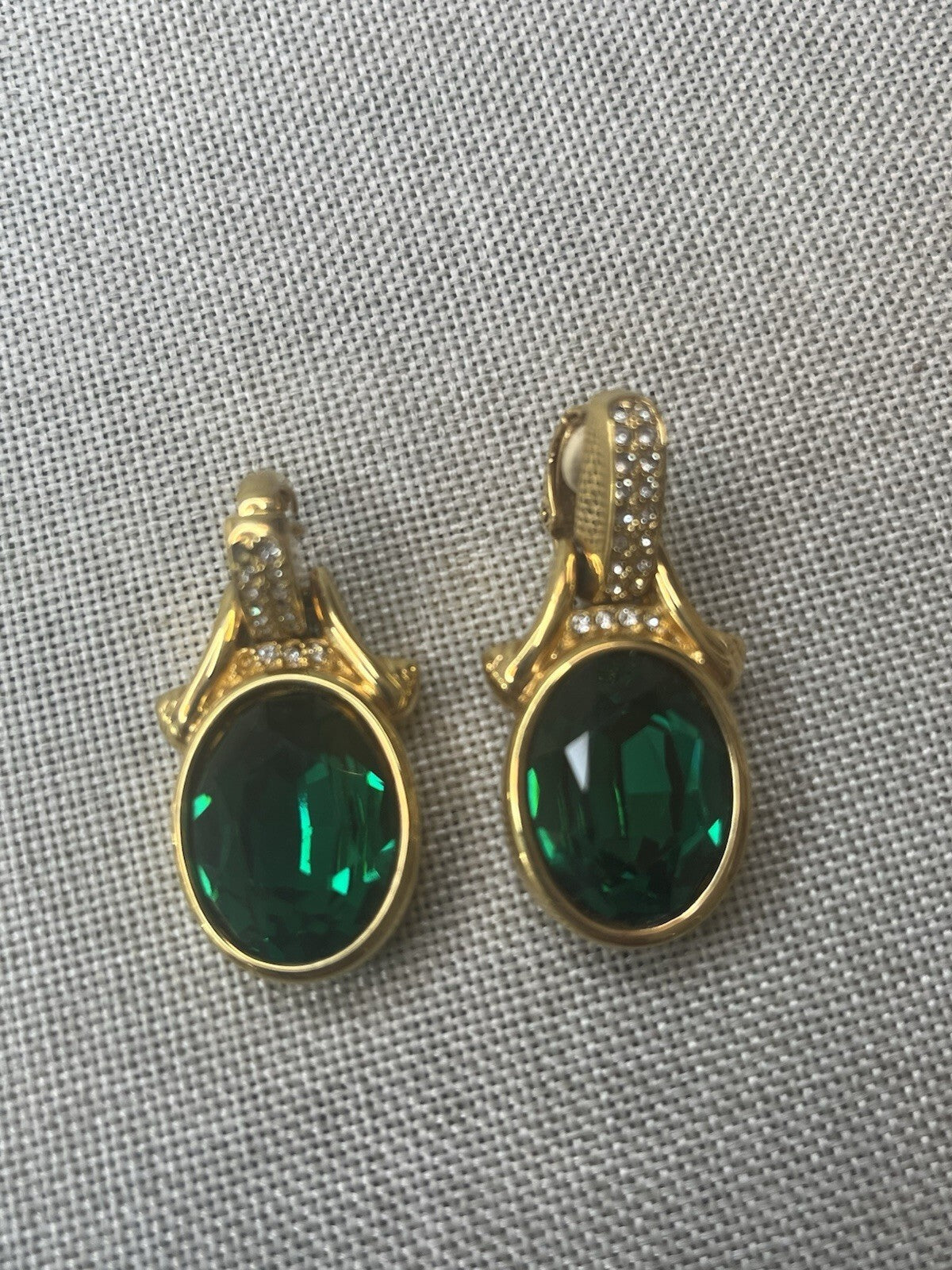 COSTUME jewelry clip on earrings. Green &yellow Stone, Pearl, filigree