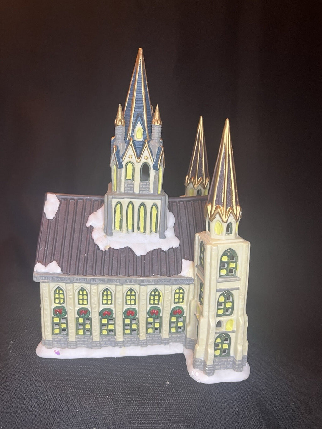Dickens Collectibles Victorian Series Porcelain Lighted House Hand Painted Boxed