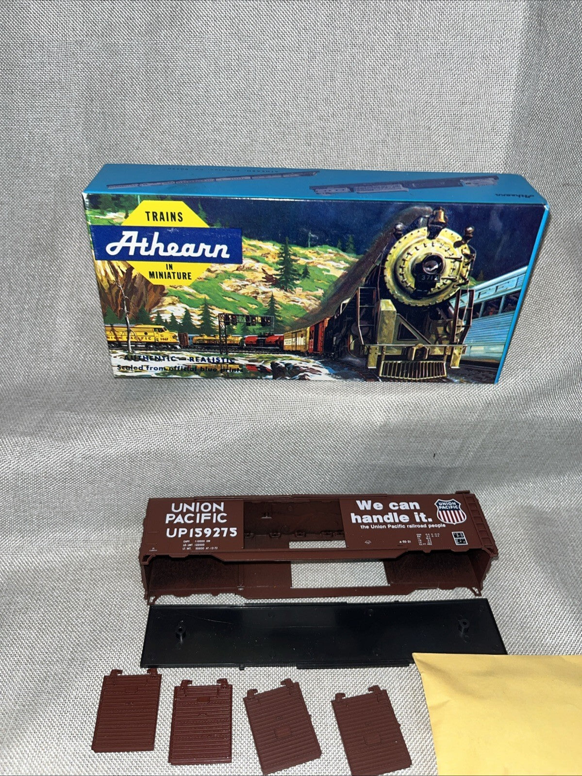HO Scale Athearn 197 Union Pacific 50' Double Door BoxCar #UP159275