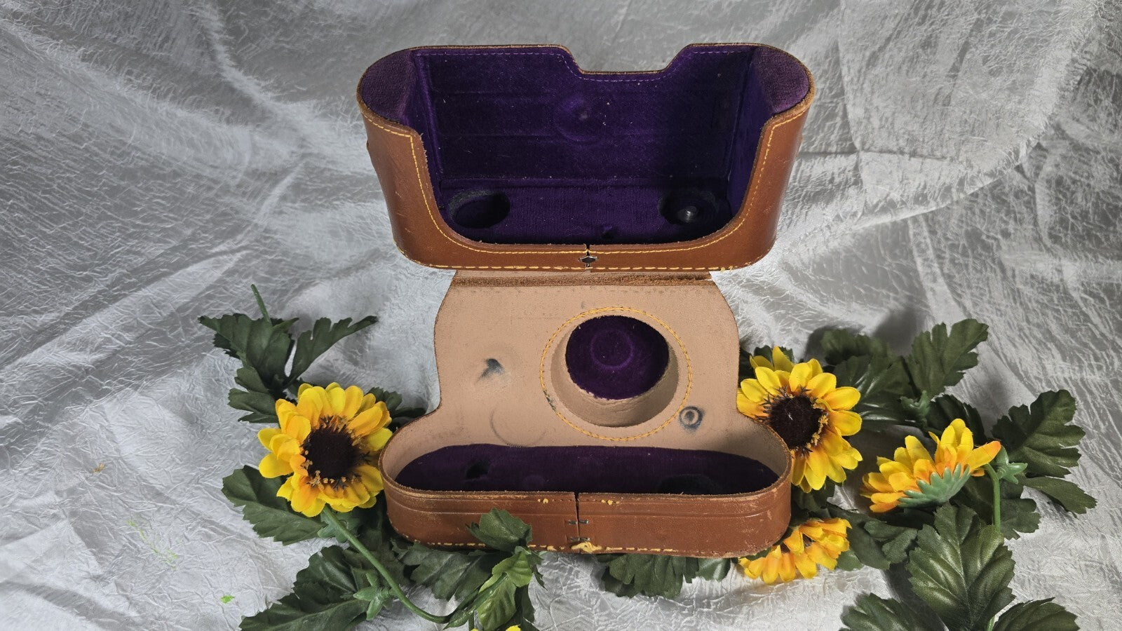 Vintage Aurgus 35mm Camera With Original Leather Case