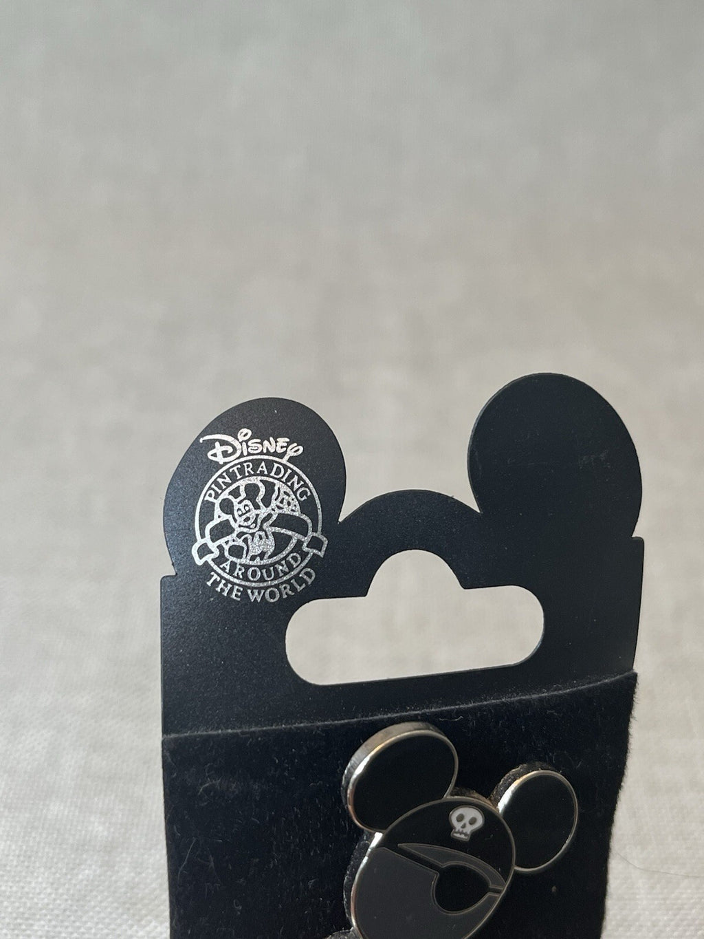 DISNEY WORLD 2008 MOUSE EARS VINYLMATION PIRATE CROSSBONES PIN**backing Warped *