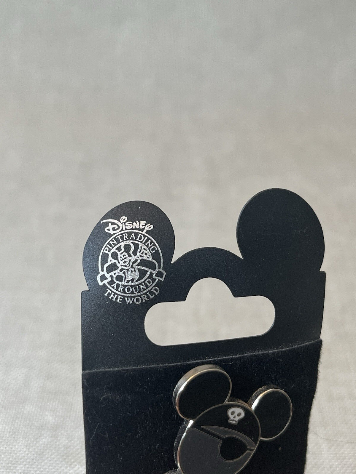 DISNEY WORLD 2008 MOUSE EARS VINYLMATION PIRATE CROSSBONES PIN**backing Warped *