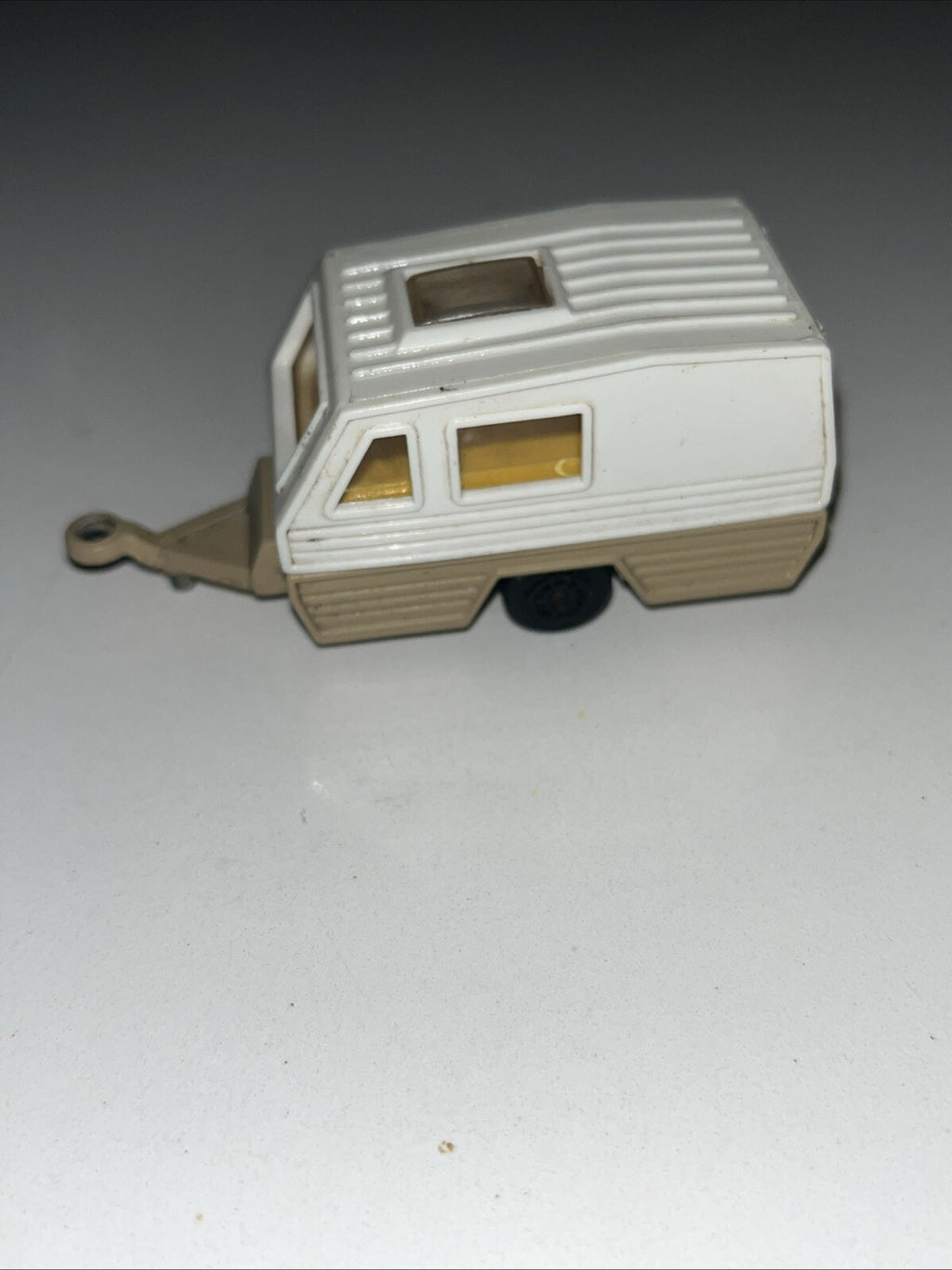 Vintage Maisto Camper Trailer White Tan 1:64 Scale Tag Along Camping Bumper Pull