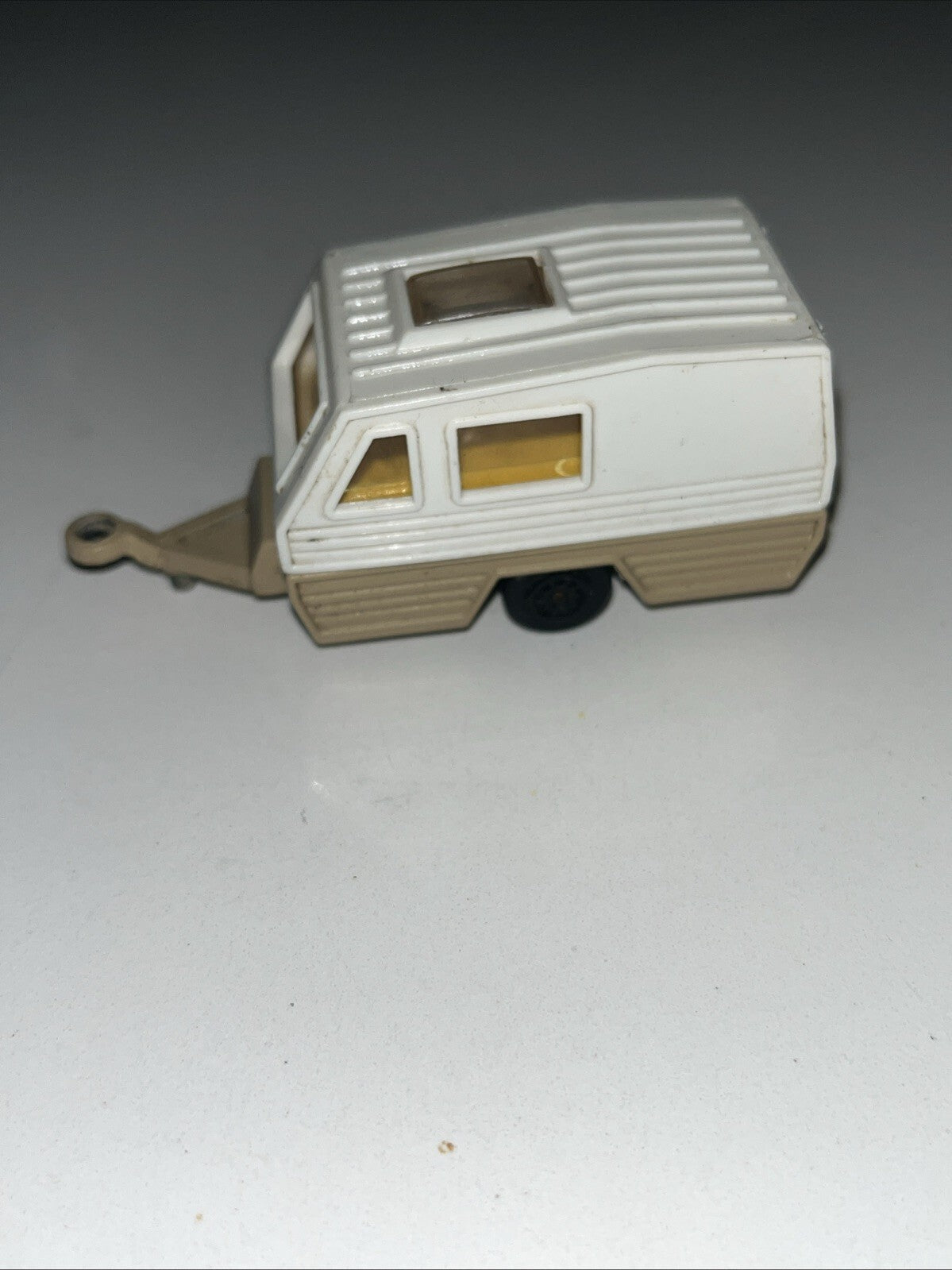 Vintage Maisto Camper Trailer White Tan 1:64 Scale Tag Along Camping Bumper Pull